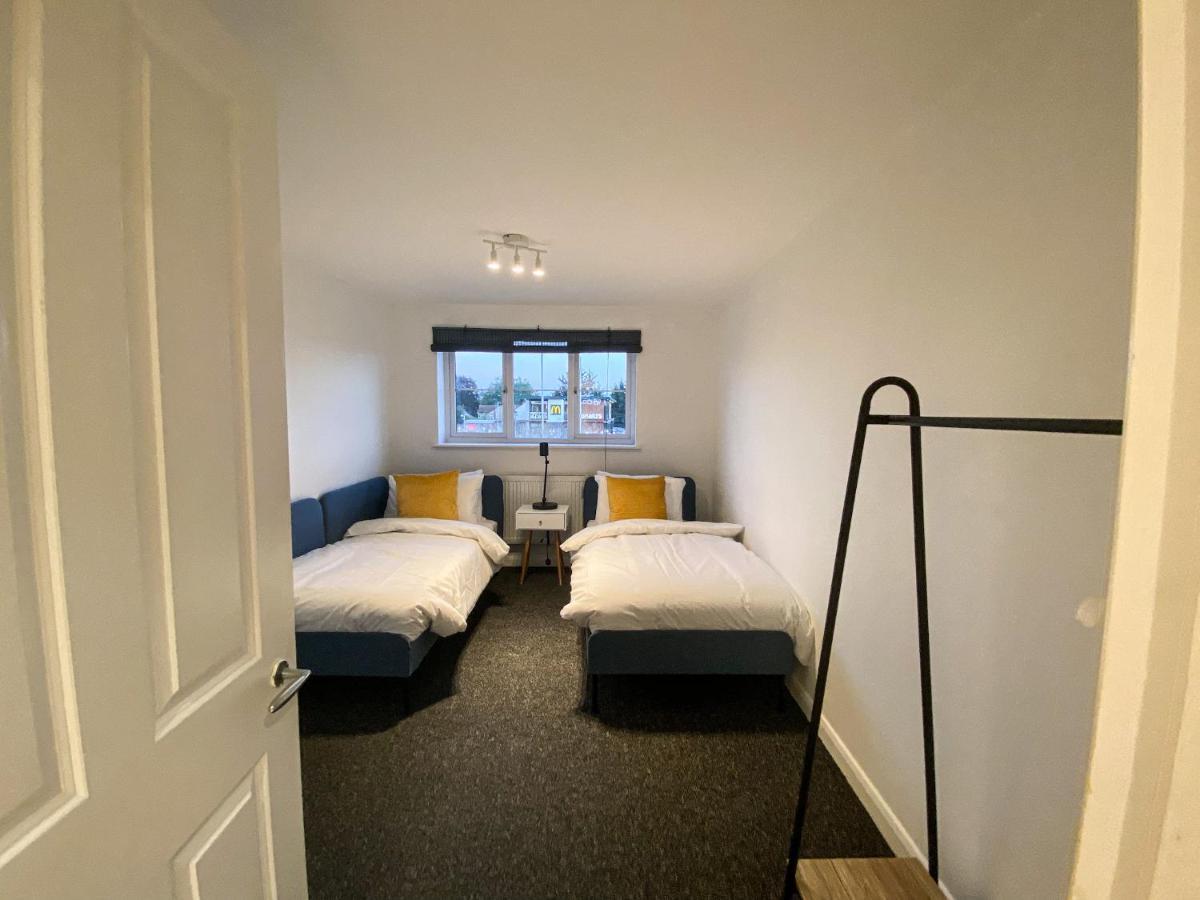 Heathrow/Ashford Hospital/Twickenham Short Stay Apartment Stanwell Εξωτερικό φωτογραφία