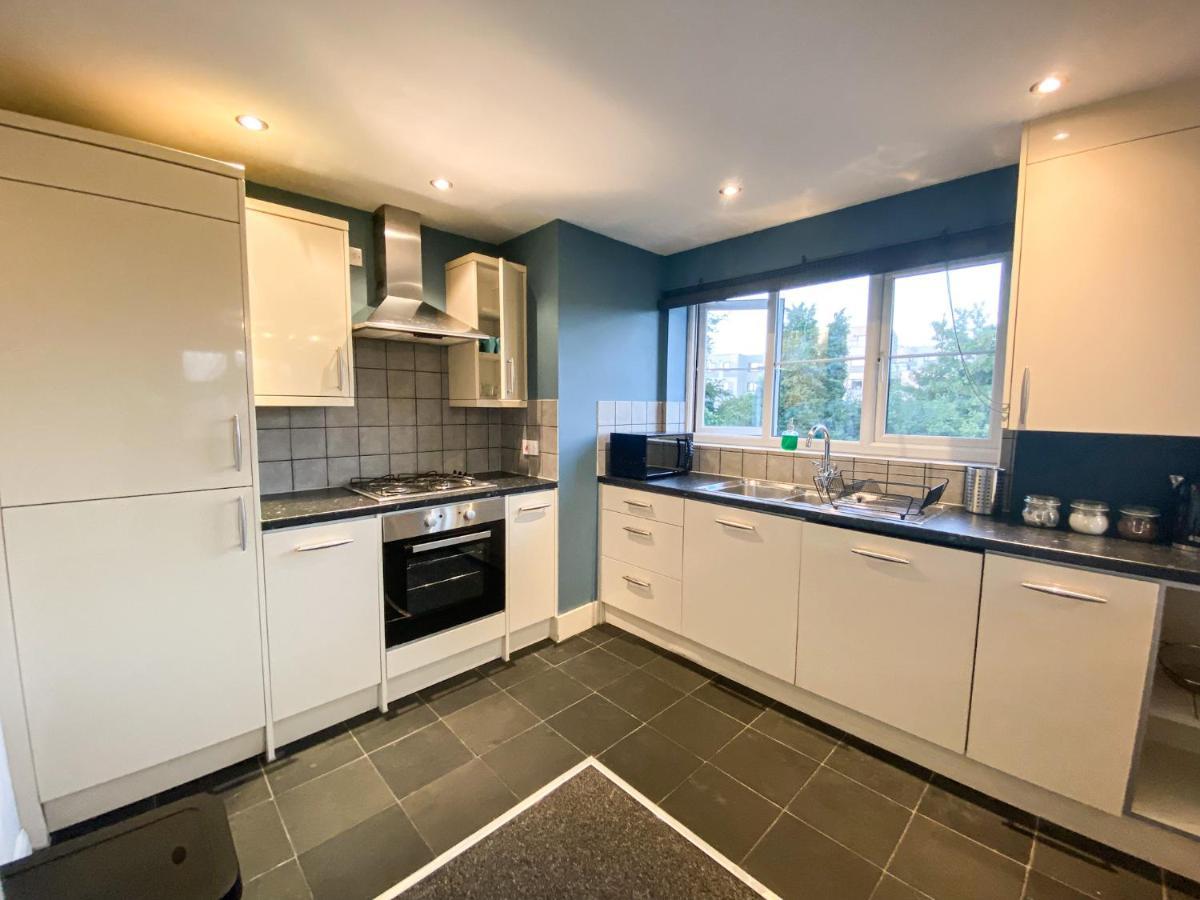 Heathrow/Ashford Hospital/Twickenham Short Stay Apartment Stanwell Εξωτερικό φωτογραφία