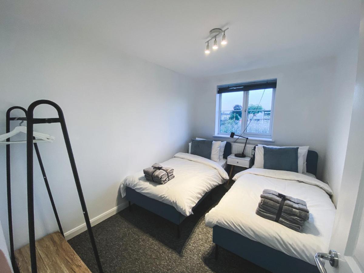 Heathrow/Ashford Hospital/Twickenham Short Stay Apartment Stanwell Εξωτερικό φωτογραφία