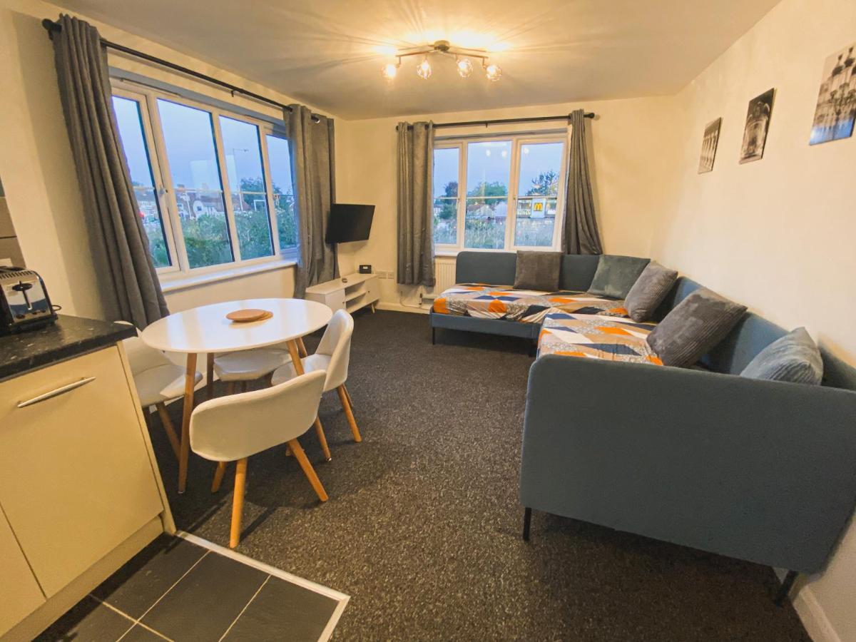 Heathrow/Ashford Hospital/Twickenham Short Stay Apartment Stanwell Εξωτερικό φωτογραφία