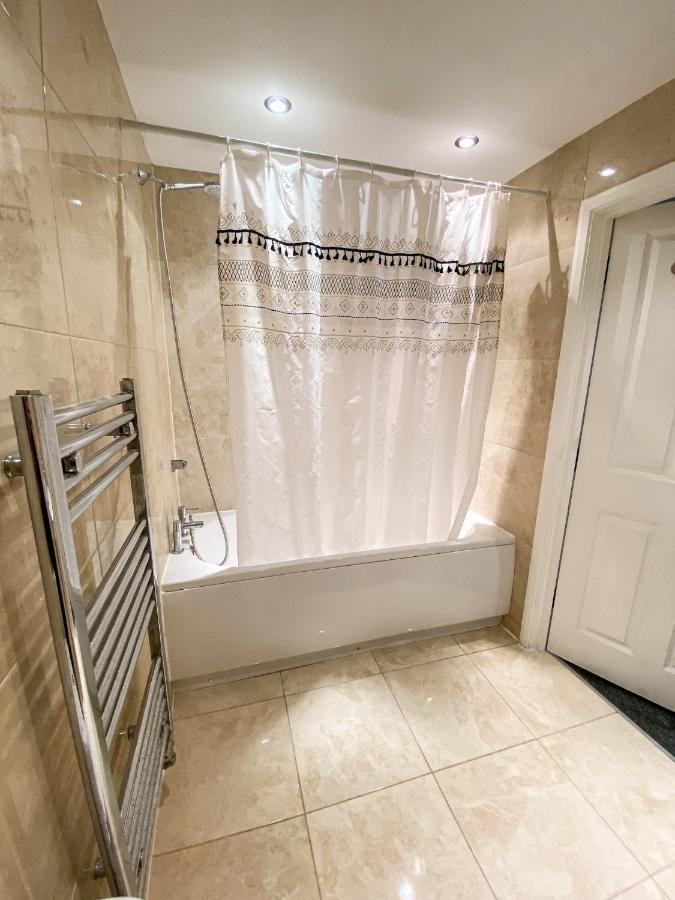 Heathrow/Ashford Hospital/Twickenham Short Stay Apartment Stanwell Εξωτερικό φωτογραφία