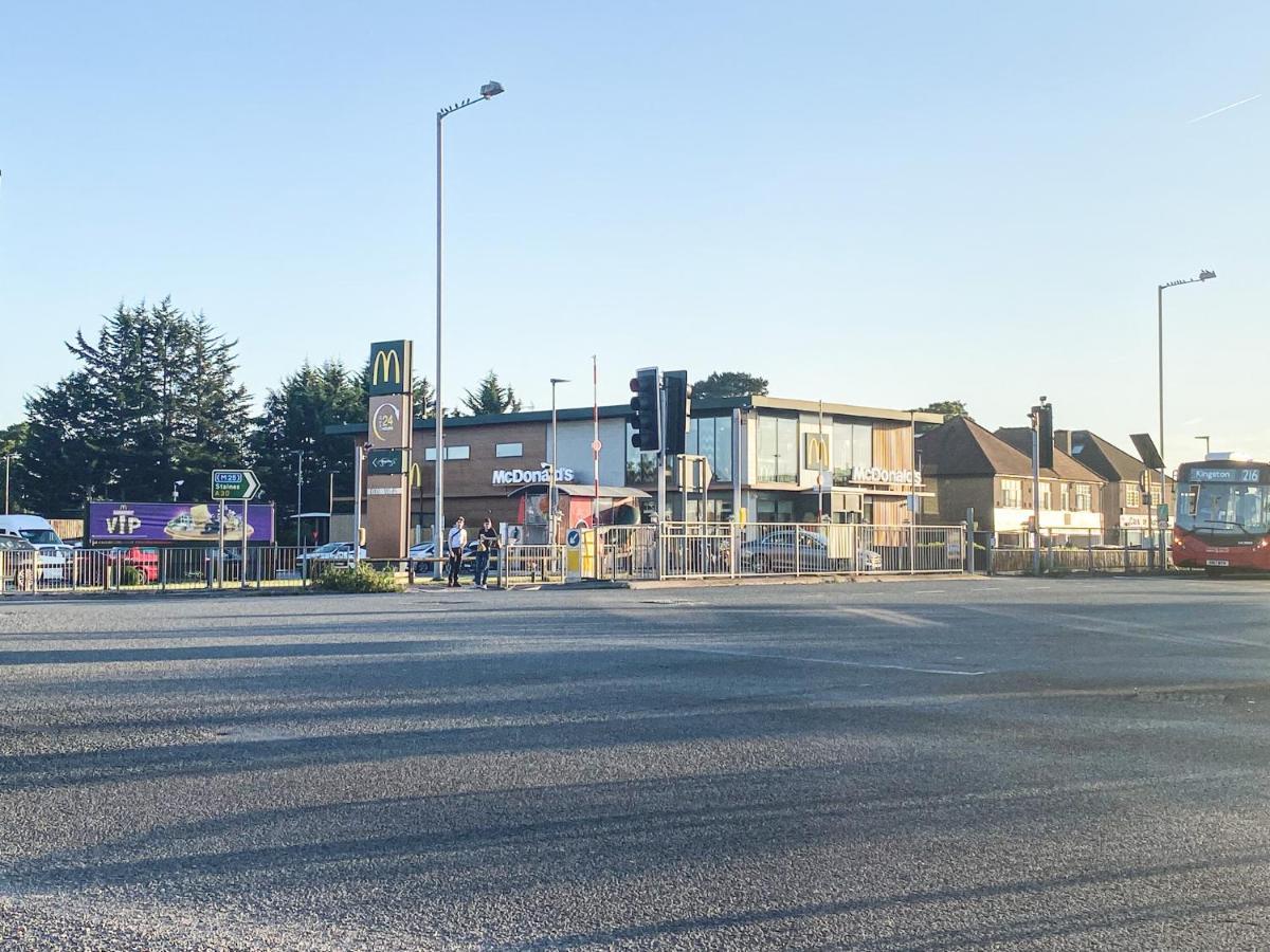 Heathrow/Ashford Hospital/Twickenham Short Stay Apartment Stanwell Εξωτερικό φωτογραφία